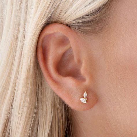 Three Diamond Earrings, Three Stone Earrings, Simple Jewelry Earrings, Small Earrings Gold, Gold Earrings Models, Mini Earrings, Minimal Earrings, Climber Earrings, Classy Jewelry