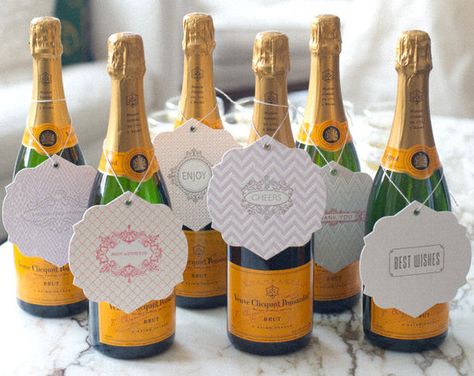 this is glamorous - Pass the champagne Champagne Favors, Veuve Cliquot, Mini Champagne Bottles, Champagne Gift, Cocktails Bar, Mini Champagne, Champagne Wedding, Wedding Gift Favors, Decoration Table