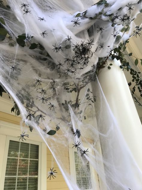 Spider Web Halloween Decorations, Scary Halloween Decorations Diy, Halloween Spider Decorations, Halloween Fest, Halloween Ball, Halloween Front Porch Decor, Homemade Halloween Decorations, Creepy Halloween Decorations, Scary Decorations