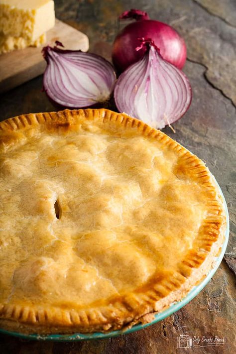 Cheese And Onion Pie, Savoury Bakes, Onion Pie, Uk Recipes, Scottish Recipes, Pies Maker, Savory Pastry, Cheese Pies, Homemade Pastries