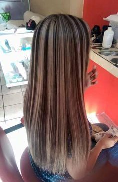 Y2k Hairstyles, Brown Hair Inspo, Brunette Hair With Highlights, Dyed Hair Inspiration, Hair Streaks, Brown Hair With Blonde Highlights, Pretty Hair Color, Hair Stylies, Haircuts Straight Hair