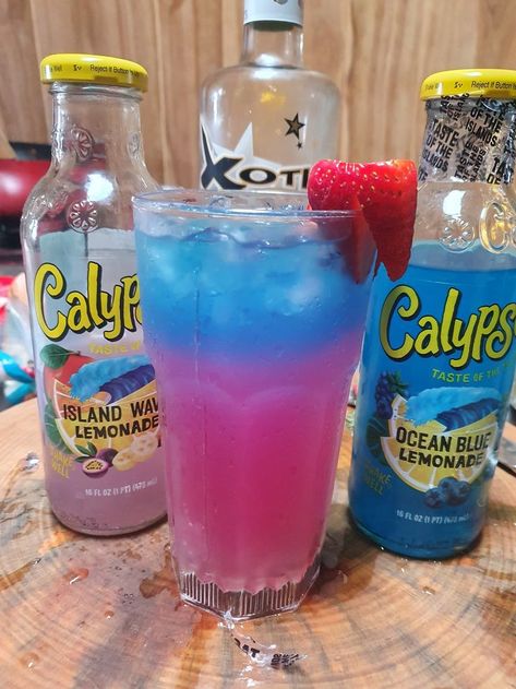 Lemonade With Alcohol, Drinking Snacks, Homemade Soda Syrup, Drinking Ideas, Summer Mixed Drinks, Aesthetic Alcohol, Drinking Food, Bar Alcohol, Blue Lemonade