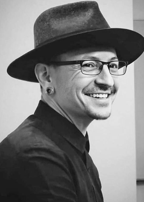 Chester Bennington Chester Bennington Tattoo, Linking Park, Charles Bennington, Linkin Park Chester, Mike Shinoda, Music Tattoo, Chester Bennington, Lincoln Park, Music Heals