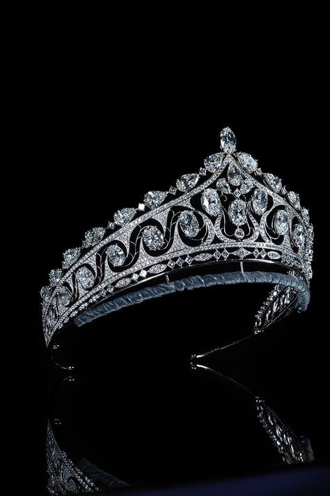 The inside story of the Flower Diamond tiara worn at the Brunei royal wedding Tiaras And Crowns Princesses, Brunei Royal Wedding, Tiara Aesthetic, Aesthetic Crown, Tiara Royal, Tiara Diamond, British Crown Jewels, Crown Diamond, Queens Tiaras