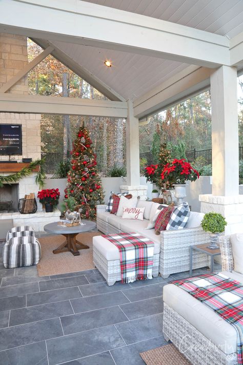 Ideas Decoracion Navidad, Outdoor Patio Area, Christmas House Lights, Christmas Entertaining, Christmas Porch Decor, Christmas Living Rooms, Outdoor Porch, Christmas Porch, Christmas House