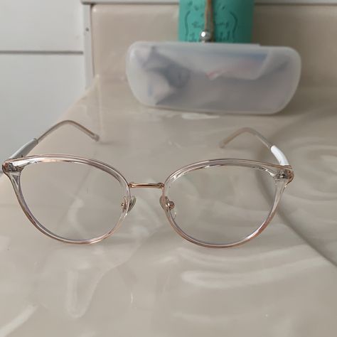 Nwt Blue Light Glasses. Clear And White Color. Light Academia Glasses, Photochromic Glasses Women, Chunky Glasses, Aesthetic Glasses, Cute Glasses Frames, Glasses Frames Trendy, Classy Glasses, Glasses Inspiration, Fancy Glasses