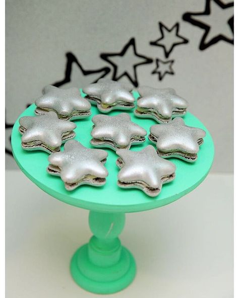 Silver Seashell macarons Star Macarons, Star Party Theme, Christening Dessert Table, Twinkle Twinkle Little Star Party, Custom Macarons, Macaron Filling, 1st Birthday Themes, Star Party, First Birthday Cakes