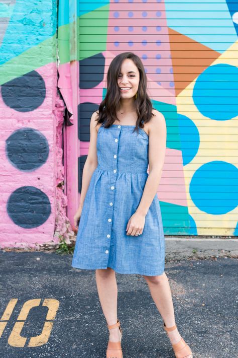 Summer dress outfit via pumps and push-ups blog | petite style blogger | chambray dresses | dresses Sleeveless Chambray Dress Outfit, Denim Summer Dresses, Chambray Dress Outfit, Chambray Outfit, Pretty Summer Dresses, Cute Casual Dresses, Blogger Inspiration, Petite Style, Mini Cami Dress