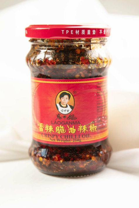 crispy chili oil Crispy Chili Oil, Spicy Chili Crisp, Healthy Chili, Chili Crisp, Spicy Dip, Authentic Asian Recipes, Asian Cucumber Salad, Traditional Chili, Hot Spices