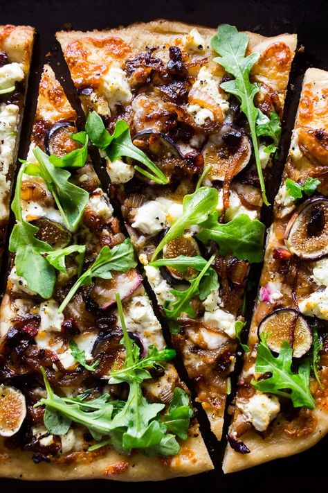 Yankee Recipes, Onion Flatbread, Caramelized Onion Pizza, Fig Pizza, Summer Pizza, Neapolitanische Pizza, Pizza Vegana, Onion Pizza, Chocolate Pizza