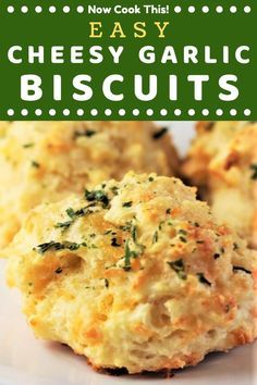 These Easy Cheesy Garlic Biscuits are a homemade version of Red Lobster's Cheddar Bay Biscuits made totally from scratch. All you need is about 30 minutes and a few simple ingredients to make these deliciously soft, cheesy, garlicky, buttery biscuits right in your own kitchen! Get the recipe and give them a try! #cheesygarlicbiscuits #cheddargarlicbiscuits #cheddarbaybiscuits #redlobsterbiscuits Garlic Cheese Biscuits, Cheesy Garlic Biscuits, Cheesy Snacks, Garlic Biscuits, Lobster Biscuits, Loaf Breads, Ideas Para La Cena, Red Lobster Cheddar Bay Biscuits, Red Lobster Biscuits