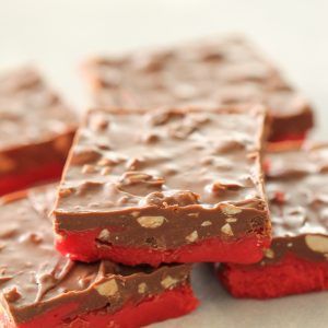 Cherry Bing Bars Recipe - Six Sisters' Stuff Cherry Bing Bars, Bing Bars, Cherry Bars, Six Sisters Stuff, Chocolate Chip Cake, Cherry Desserts, Christmas Candy Recipes, Food Contest, Chocolate Cream Cheese