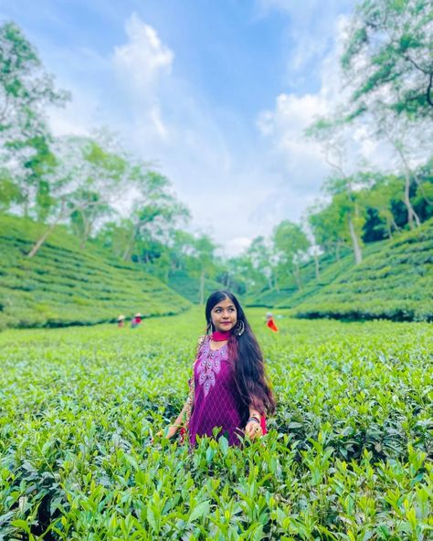 Tea Garden Poses, Sylhet Tea Garden, Poses In Tea Garden, Tea Garden Photography Pose, Tea Garden Outfit, Tea Garden Photography, Garden Poses, Dil Photos Love, Station Photo