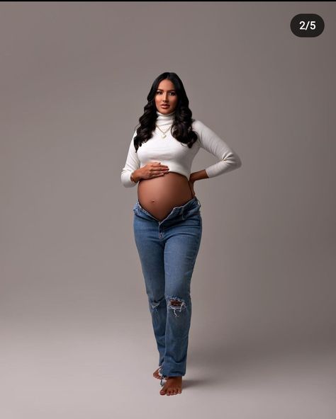 Maternity Photoshoot In Jeans, Maternity Photoshoot Jeans Outfit, 30 Weeks Pregnant Photos, Blue Jeans Maternity Shoot, Maternity Photo Shoot Studio, Nails For Maternity Pictures, Simple Studio Maternity Photos, Maternity Poses Studio, Jean Maternity Shoot