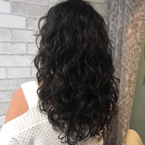 2c Curly Haircuts Medium, Defined Layered Haircut, Long Brown Hair With Layers Curly, Curly Wavy Hair Layers Medium, Long Brown Curly Hair With Layers, Dark Permed Hair, Wavy Hair Perm Women, Black Curly Hair Layers, Wavy Curl Haircut