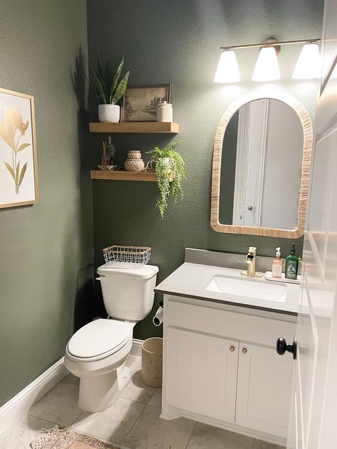 Bathroom Redecorating, Half Bathroom Remodel, Half Bathroom Decor, Green Bathroom Decor, Ideas Baños, Restroom Decor, Bathroom Redesign, Guest Bathrooms, Half Bathroom