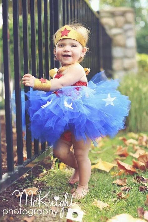 Tutu Costumes Diy, Baby Wonder Woman, Wonder Woman Tutu, Kostum Halloween, Image Halloween, Baby Kostüm, Homemade Halloween Costumes, Baby Costume