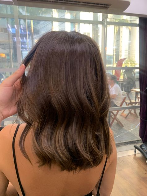 Brown Hair Inspo Brunettes Short, Brown Hair Inspiration Short, Short Hair Subtle Highlights, Short Carmel Highlights, Cute Short Dark Hair, Brown Highlighted Hair Short, Haircut For Thick Short Hair, Short Lowlighted Hair, Short Brown Hair Haircuts