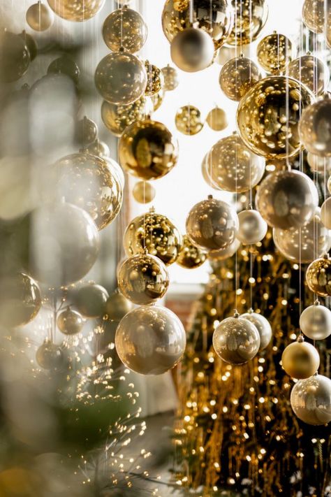 Floating Wish in the East Side — Winter 2022 - Mint Room Studios Green And Gold Christmas Decor, Ideas Christmas Decoration, Green And Gold Christmas, Decoration Ideas Christmas, Mint Room, Gold Christmas Decor, Rental Space, Studio Rental, Velvet Christmas