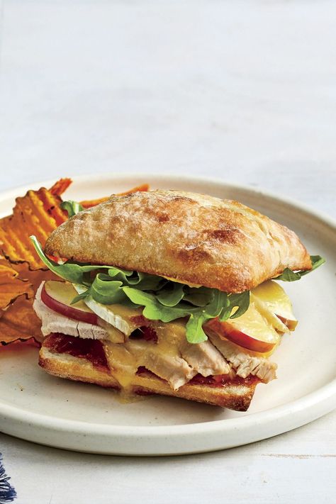 Brie Sandwich Recipes, Dinner Southern, Spice Magic, Apple And Brie, Apple Brie, Turkey Apple, Brie Sandwich, Light Dinners, Thanksgiving Spread