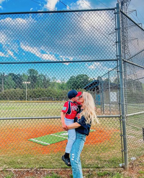 Mama and Son baseball Pics ⚾️💙 Baseball Mom Aesthetic, Baseball Family Pictures, Football Son, Mama And Son, Baseball Pics, Baseball Kids, Couples Stuff, Baseball Family, Baseball Photography