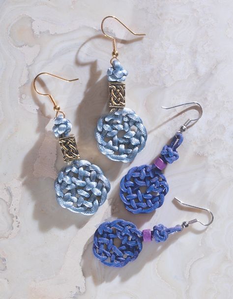 Some beautiful earrings from Chinese, Celtic  Ornamental Knots for Beaded Jewellery Chinese Knot Tutorial, Fancy Knots, Tea Bag Folding, Knotted Bracelets, Drawing Calligraphy, Chinese Knots, Gardening Crafts, Crafts For Children, Book Craft