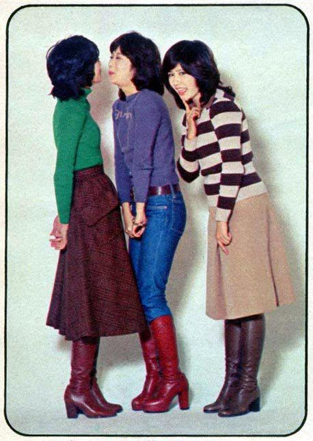 70's girls 1970s High School Fashion, 70s Japan, Outfits 70s, Seventies Fashion, 90s Fashion Outfits, G K, J G, 1970s Fashion, Cold Weather Outfits