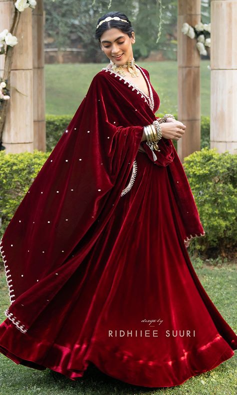 Plain Velvet Lehenga, Velvet Gown Indian, Red Velvet Shawl, Velvet Gown Design, Velvet Outfits For Women, Red Indian Dress, Red Velvet Lehenga, Light Lehenga, Velvet Anarkali Suits