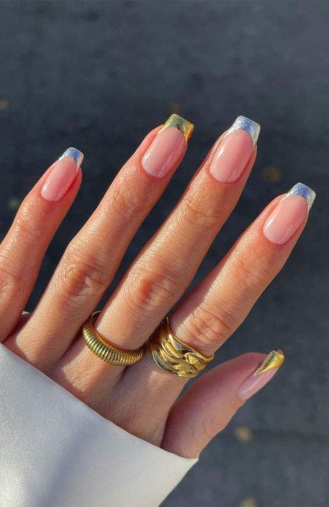 10. Metallic Gold and Silver Tip Nails Once Christmas and New Year’s Celebration over, we would want to change our nails look to welcome... Silver Tip Nails, Gold French Tip, Bright Nail Polish, Silver Nail Designs, Mauve Nails, Ten Nails, Silver Nail Art, French Nail Designs, Modern French