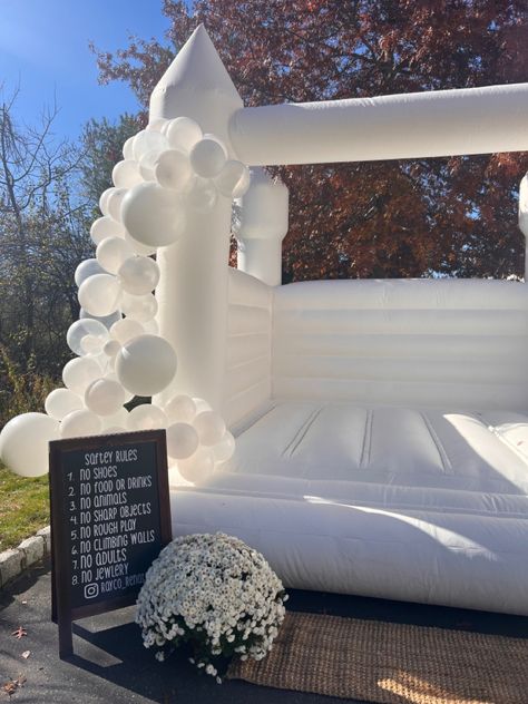 Event Rental Business, Party Rentals Business, White Bounce House, Moon Bounce, Kids Wedding Activities, Bounce House Rentals, Bounce Houses, Vinyl House, Bouncy House