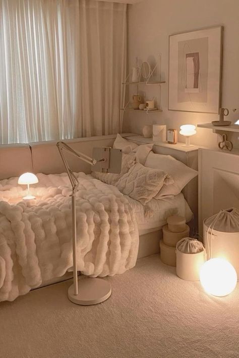 Dream Bedroom Inspiration, Beige Room, White Room Decor, Luxury Room Bedroom, Classy Bedroom, Room Redesign, Dekorasi Kamar Tidur, التصميم الخارجي للمنزل, Redecorate Bedroom