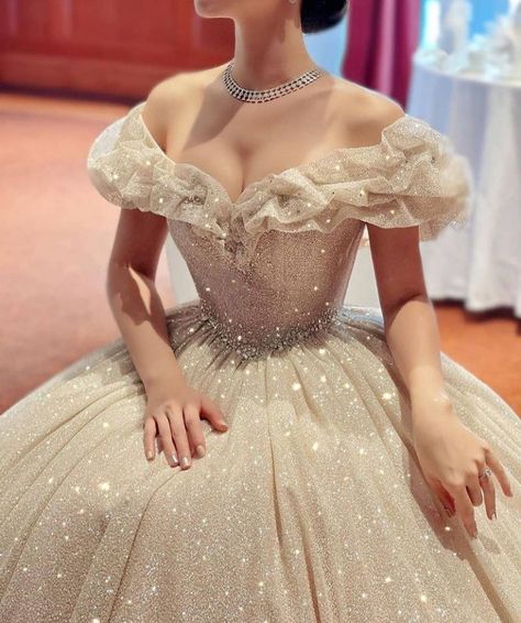 Champagne Quince Dresses, Champagne Quinceanera, Cinderella Wedding Dress, Pastel Prom Dress, Puffy Wedding Dresses, Champagne Quinceanera Dresses, Bride Design, Neon Prom Dresses, Tight Prom Dresses