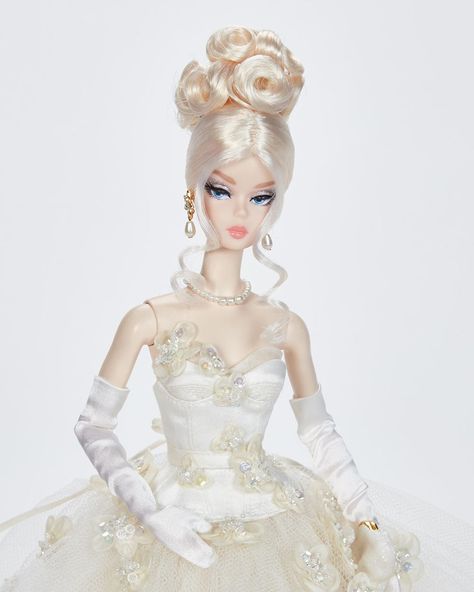 Robert Best on Instagram: “Details of Midnight Bloom @barbie one of a kind doll ✨scroll through ➡️ for gallery #barbiestyle #barbie #nbdcc2019 #silkstone” Old Barbie Dolls, Robert Best, Barbie Convention, Dutch Fashion, Barbie Bridal, Barbie Mode, Barbie Bride, Barbie Wedding, Vintage Barbie Clothes