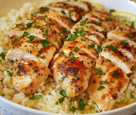 Chicken Scampi with Garlic Parmesan Rice – Chloe foods Garlic Parmesan Rice, Parmesan Rice, Chicken Scampi, Scampi Recipe, Chicken Entrees, Rice Ingredients, Chicken Main Dishes, Chicken And Rice, Boneless Skinless Chicken