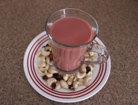 Noon Chai, Kashmir People, Kashmiri Chai, Chai Recipes, Masala Chai Recipe, High Carb Vegan, Types Of Vegans, Hearty Lunch, Traditional Tea