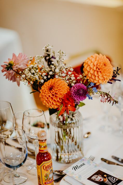 Minimalistic Flower Arrangements Wedding, Colorful Wedding Flower Centerpieces, Bright Floral Table Decor, Sunset Color Palette Wedding Decor, Bright Floral Wedding Centerpieces, Bright Wedding Table Decor, Colourful Floral Centrepiece, Dahlia Flowers Wedding, Wedding Flower Colour Schemes