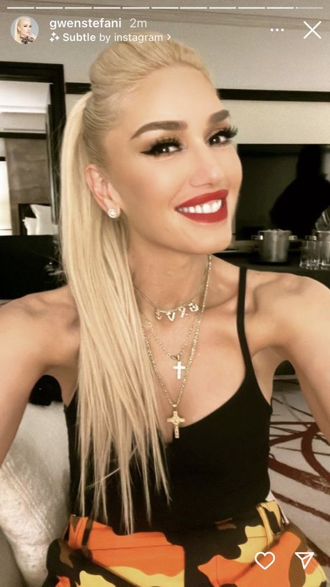 Gwen Stefani Hair, Gwen Stefani Makeup, Justin Bieber Facts, Gwen Stefani Style, Gwen And Blake, Gwen Stefani And Blake, Platinum Hair, Blonde Hair Blue Eyes, Gwen Stefani