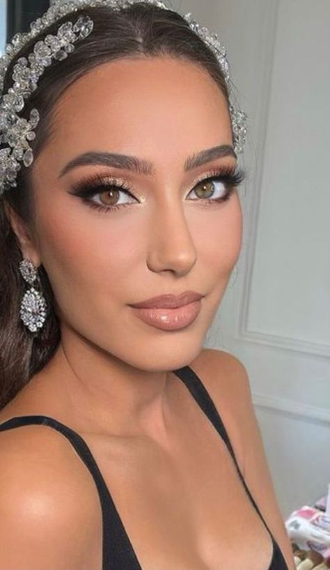 Bride Hair And Makeup 2023, Make Up Bride Wedding 2023, Beach Bride Makeup Brown Eyes, Wedding Makeup For Bridesmaids Natural Looks, Wedding Makeup On Brunette, Bridesmade Make Up Brown Eyes, Wedding Make Up For Brunette, Soft Glam Make Up Green Eyes, Natural Bride Makeup Hazel Eyes