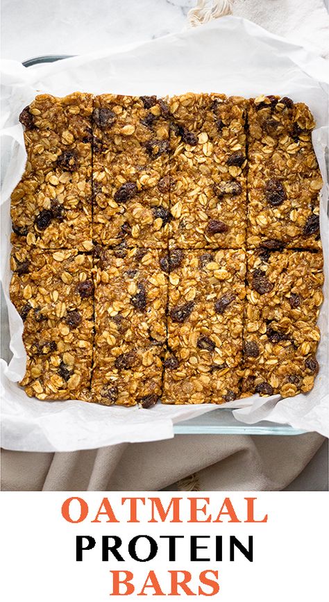 No bake oatmeal protein bars made with just 8 simple ingredients and with 10 grams of protein in each bar! Oatmeal Protein Bars, Protein Bar Recipe Healthy, Protein Breakfast Bars, Oatmeal Raisin Bars, Raisin Bars, Oatmeal Protein Cookies, Bars Recipes Healthy, No Bake Oatmeal, Oats Protein