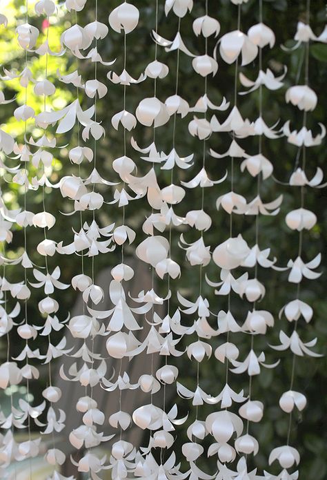 Such a pretty backdrop for weddings ~ we ❤ this! moncheribridals.com Ceremony Backdrop Tree, Diy Flower Garland, Diy Wedding Garland, Flower Garland Diy, Paper Flower Backdrop Wedding, White Paper Flowers, Paper Flower Garlands, Flower Backdrop Wedding, Flower Garland Wedding