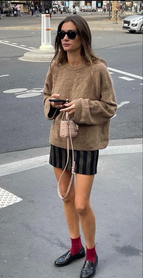 Green Pleated Mini Skirt Outfit, Fall Shoe Inspiration, New York Casual Outfits Fall, Clothes Inspiration 2020, Fall Business Casual Dresses, Fall Fit Inspo Women, Skirt Boots Outfit Fall, Fall In Europe Outfits, Fall Outfit Ideas 2024