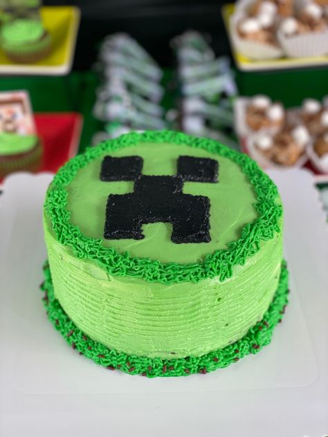 Minecraft Fondant Topper, Creeper Cake Minecraft, Minecraft Cake Creeper, John Cake, Minecraft Creeper Cake, Pastel Minecraft, Creeper Cake, Minecraft Bday, Minecraft Birthday Cake