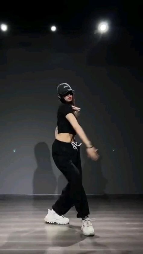 Cherryx seo-yeon dance Performance ماثيو ماكونهي, Reel Dance, Simple Dance, Dance Basics, Dance Outfits Practice, Hip Hop Dance Videos, Jung So Min, Cool Dance Moves, Step Up Dance