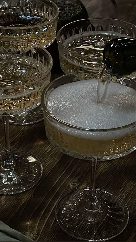 Dark Champagne Aesthetic, Popping Champagne Pictures, Champagne Aesthetic, Martini Aesthetic, Don Perignon, Evening Aesthetic, Drinks Aesthetic, Gold Drinks, Don Pedro