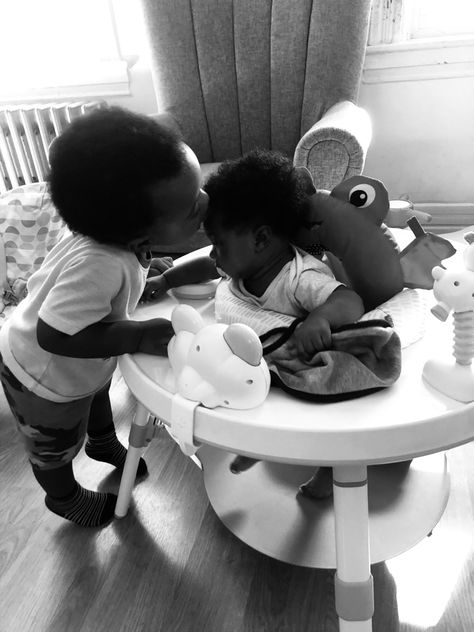 Brother And Sister Photo Ideas Black, Black Siblings Aesthetic, Black Brothers, Sibling Love, Christian Couples, Black Sisters, Sister Photos, Black And White Love, Holding Baby