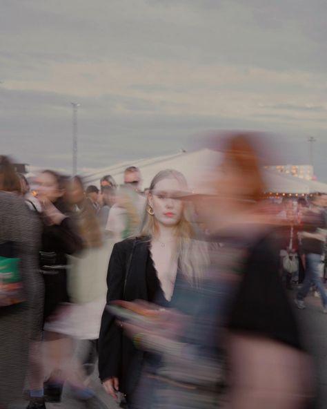 Festival photoshoot 2023, cool festival look, music festival, groud photography Music Festival Aesthetic, Music Festival Photography, Festival Aesthetic, Festival Photography, Music Fest, Festival Looks, Music Festival, Night Out, Dj