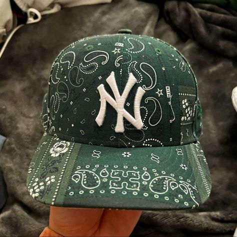 Low Profile. Condition 10/10. Never Worn, Only Tried On. Dead Stock. Custom Fitted Hat, Hat Designs Ideas, Cool Caps Hat, Cool Hats For Women, Hat Design Ideas, Bandana Clothes, Custom New Era Hats, Hats Streetwear, Ny Baseball Cap