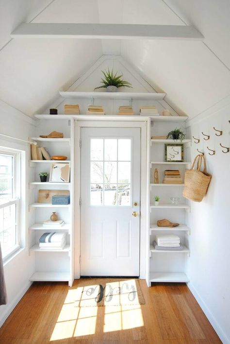 Tiny House Storage, Kitchen Studio, Tiny House Interior Design, Tiny House Layout, Tiny House Loft, Best Tiny House, Tiny House Inspiration, Tiny Cottage, Tiny House Kitchen