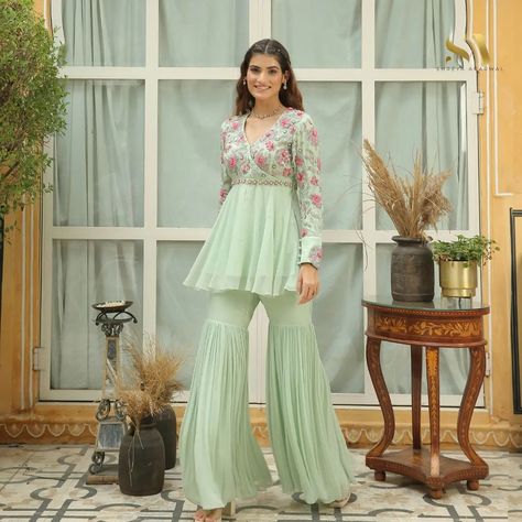 Pastel Green Sharara, Green Indian Outfit, Green Sharara, Suit Combinations, Kurta Sharara Set, Kurta Sharara, Green Pastel, Portrait Sketches, Sharara Set