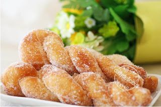 Puffy Twist Donut: Easy treats for everyone! Bitso Bitso, Twist Donut, Gf Ideas, Homemade Donuts Recipe, Cinnamon Twists, Donut Recipe, Tasty Snacks, Twisted Recipes, Filipino Desserts